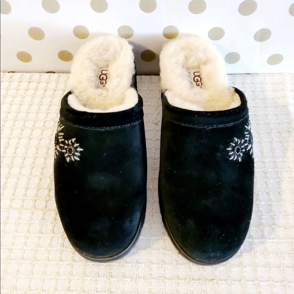 Ugg clogs size 8